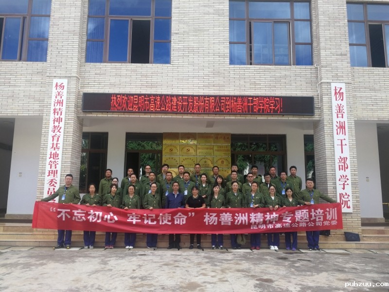 与周波杨惠兰合影